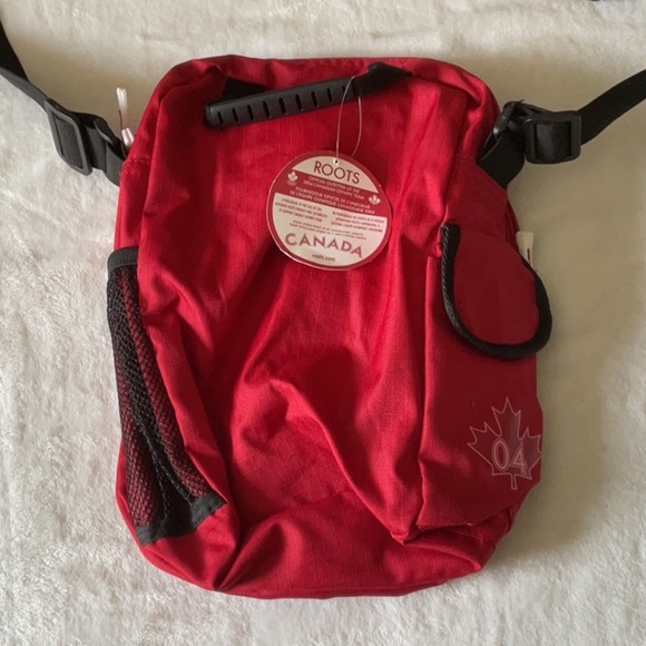 Roots Red Messenger Bag 2004 olympics new - Picture 2 of 4